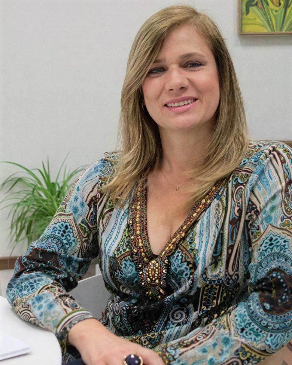 Profª. Magda Cristina Nascimento Rochael - Diretora de Graduação